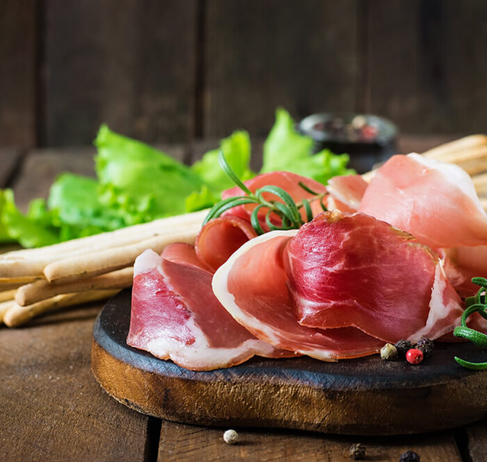 antipasto salumi grissini