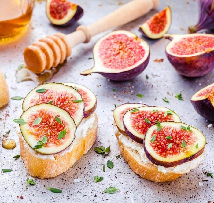 crostini con fichi, lardo e miele